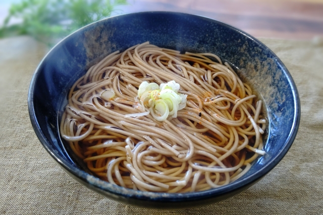 Kake Soba (Hot Soba Noodle Soup)