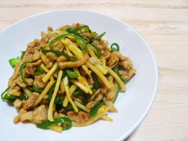 Chinjao Rosu (Pepper & Pork Stir-Fry)